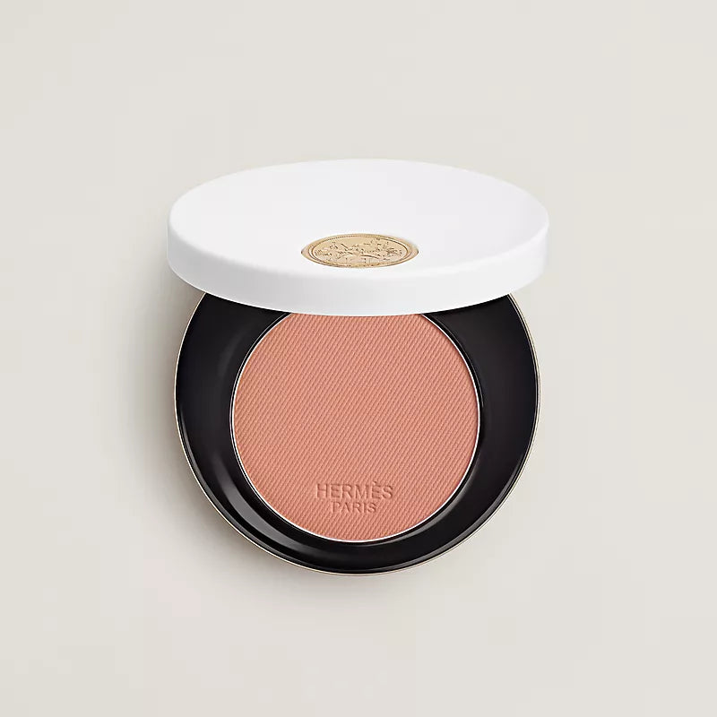 Silky blush powder