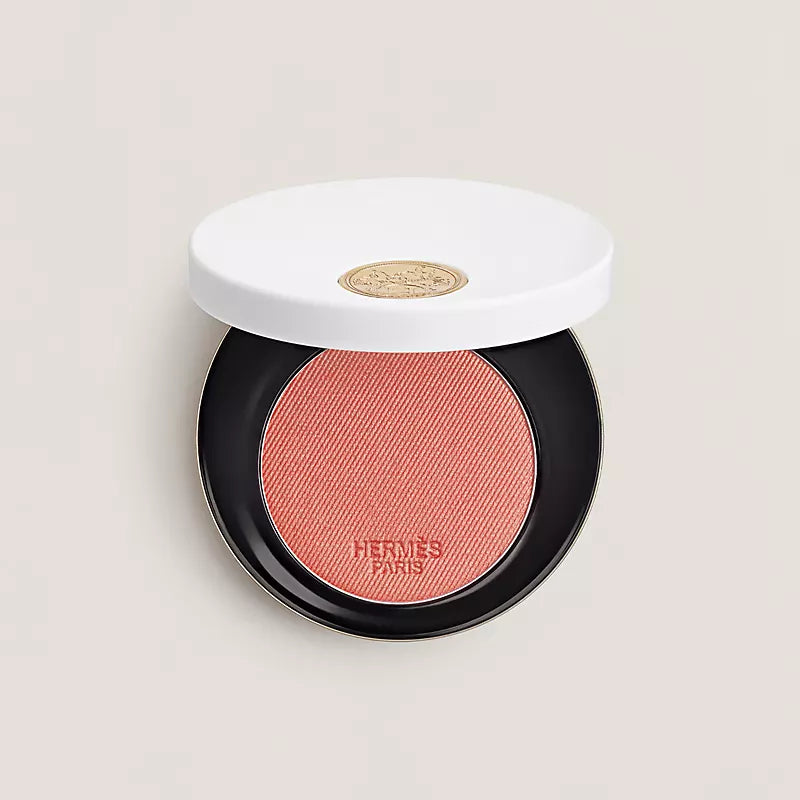 Silky blush powder