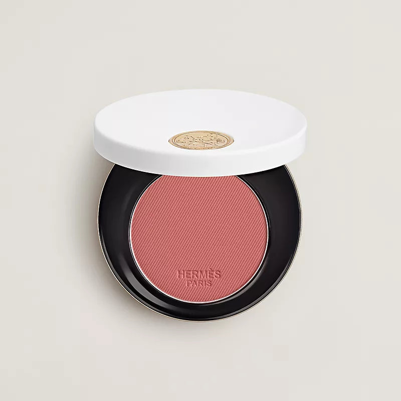 Silky blush powder