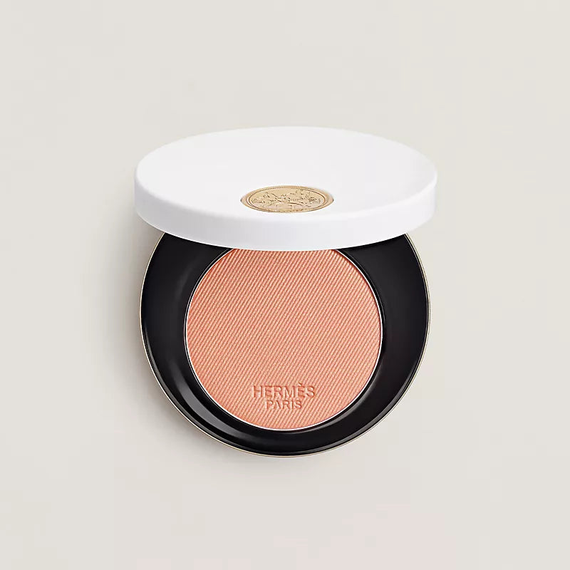 Silky blush powder