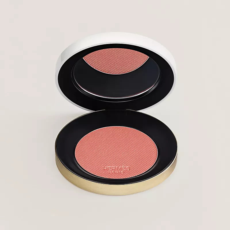 Silky blush powder
