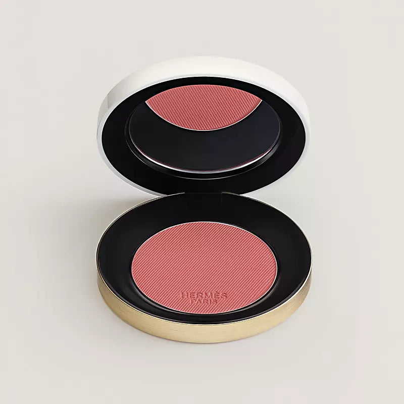 Silky blush powder