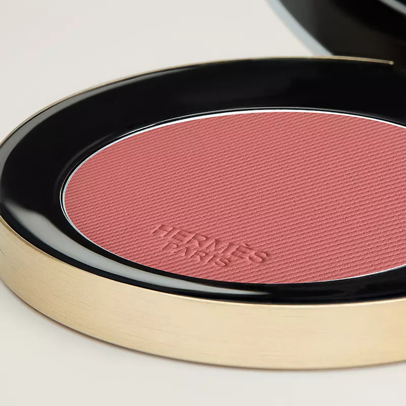 Silky blush powder