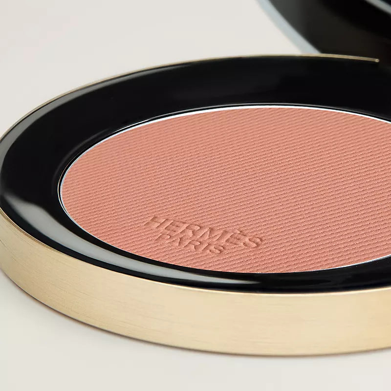 Silky blush powder