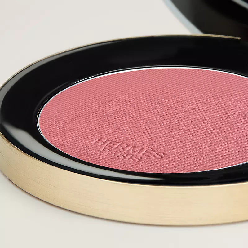 Silky blush powder