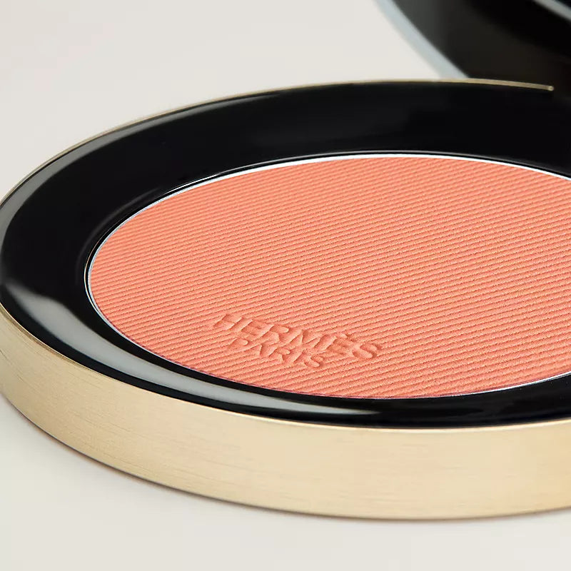 Silky blush powder