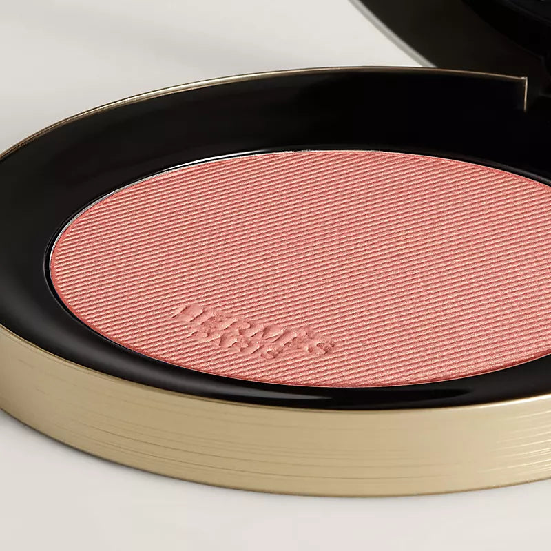 Silky blush powder