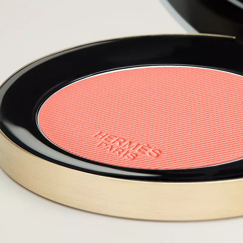 Silky blush powder