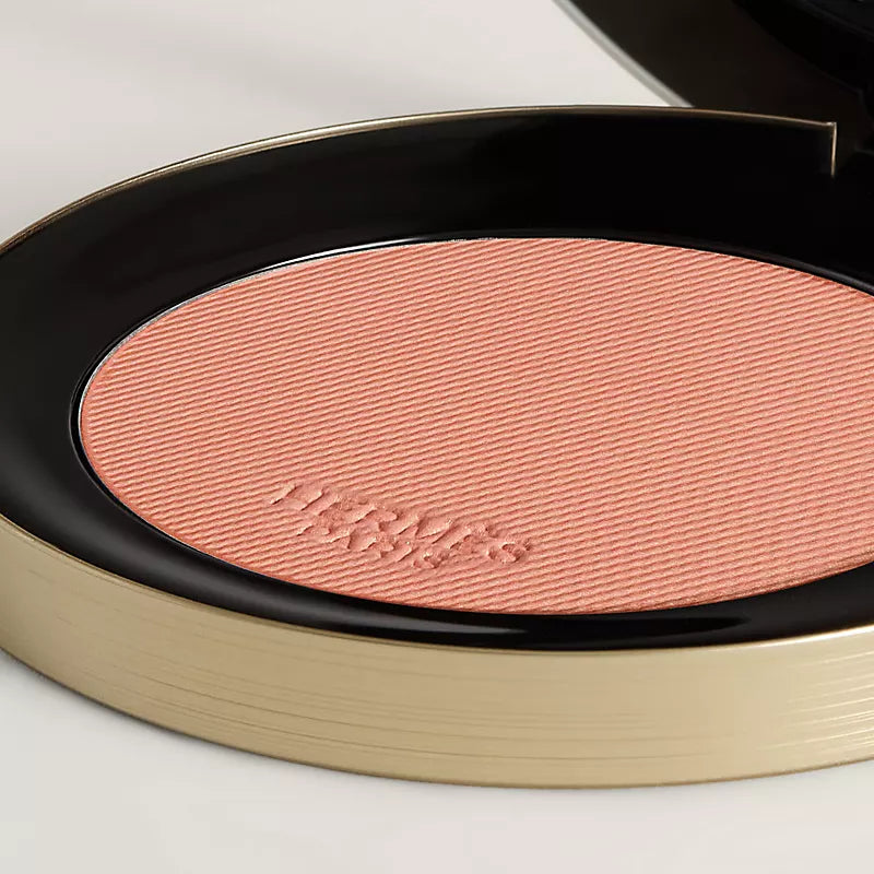 Silky blush powder