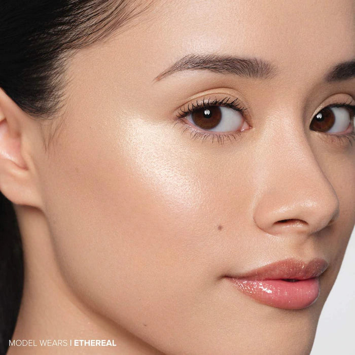 Glow Seeker Champagne Gold Powder Highlighter