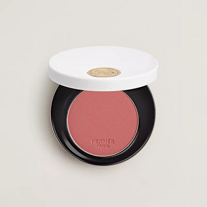 Silky blush powder