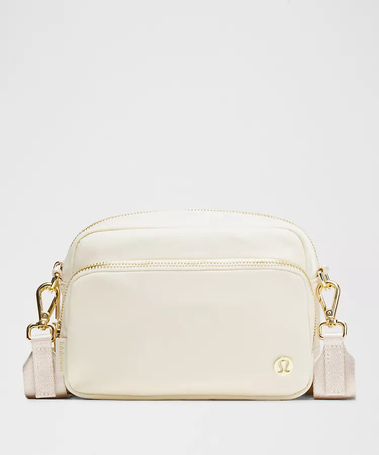Everywhere Crossbody Bag 2L Metal Hardware