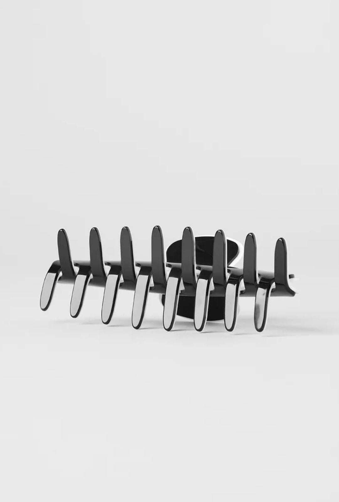 Outline Claw Clip